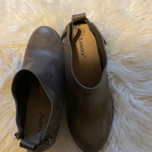 Luoika Women’s Grey Wide Width Chunky Heel Side Zipper Ankle Booties Size 9.5 - Picture 8 of 13